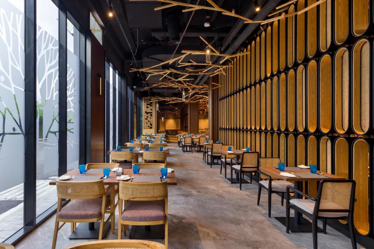 M Resort & Hotel 쿠알라룸푸르 외부 사진 The interior of the restaurant