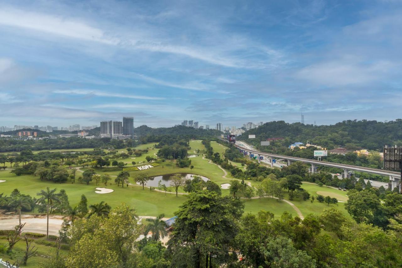 M Resort & Hotel 쿠알라룸푸르 외부 사진 View of the golf course