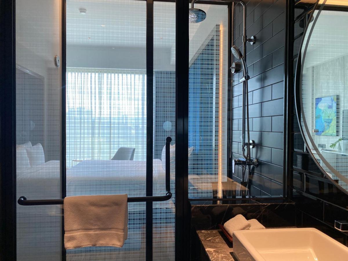 M Resort & Hotel 쿠알라룸푸르 외부 사진 Bathroom of a Deluxe Room